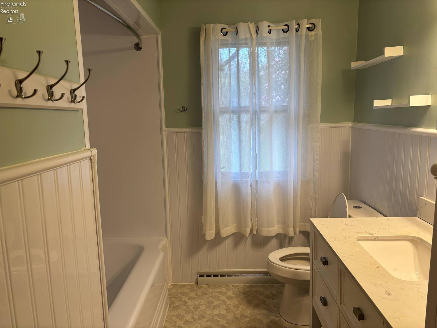 132 Forest Hill Drive, Amherst, Ohio image 17