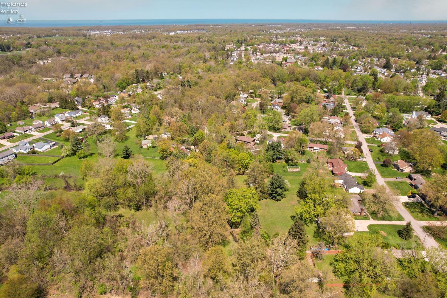 132 Forest Hill Drive, Amherst, Ohio image 44