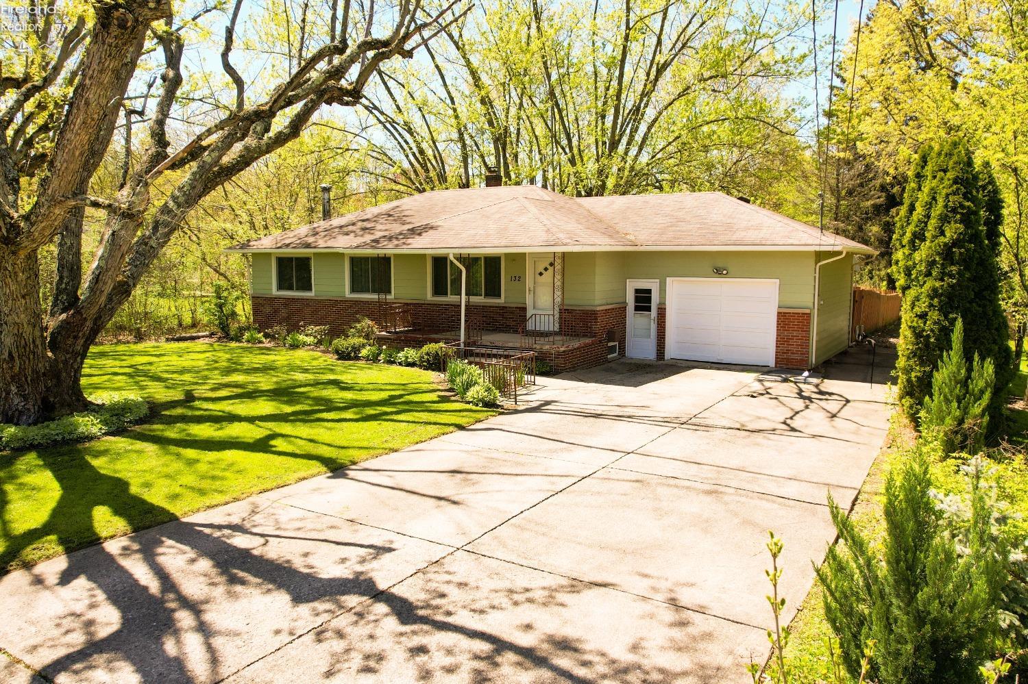132 Forest Hill Drive, Amherst, Ohio image 28