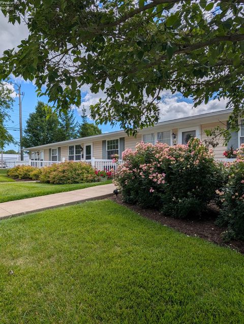 Homes For Sale - 319 N Lake Pine Drive<br/> Marblehead, OH 43440