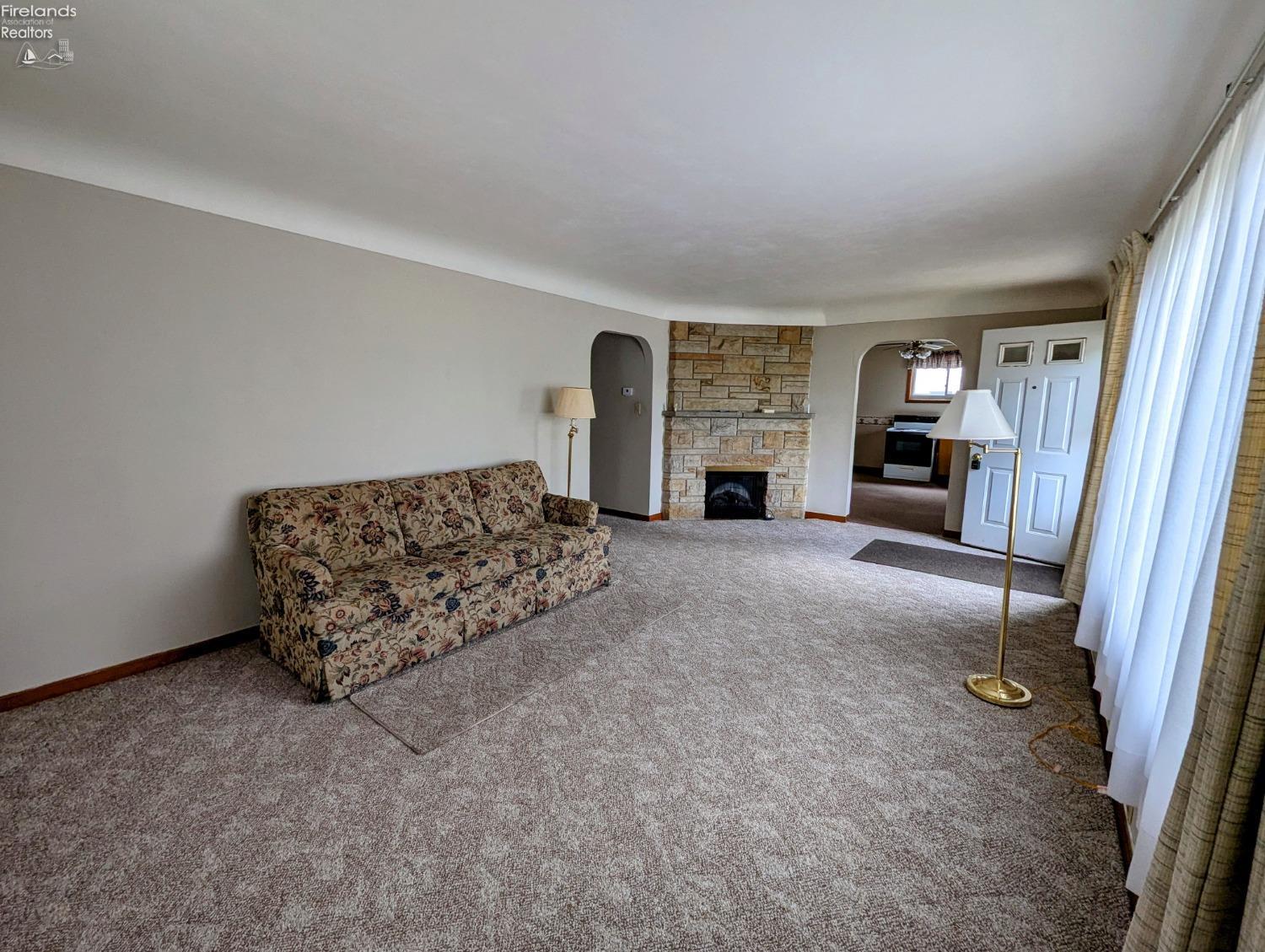 123 S Taft Avenue, Fremont, Ohio image 2