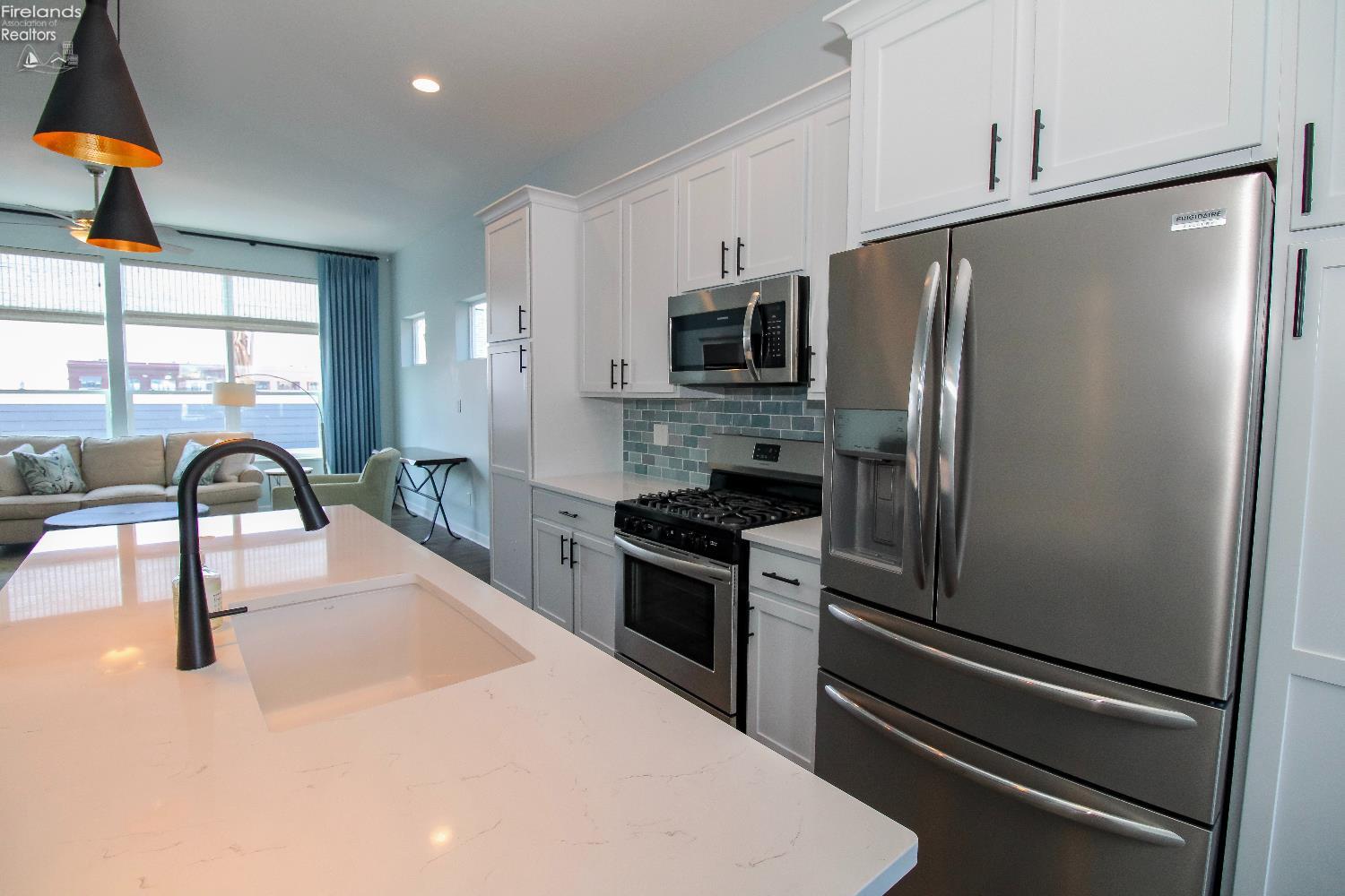 Sandusky, Ohio 44870, United States, 2 Bedrooms Bedrooms, ,3 BathroomsBathrooms,Residential,Pending,180557