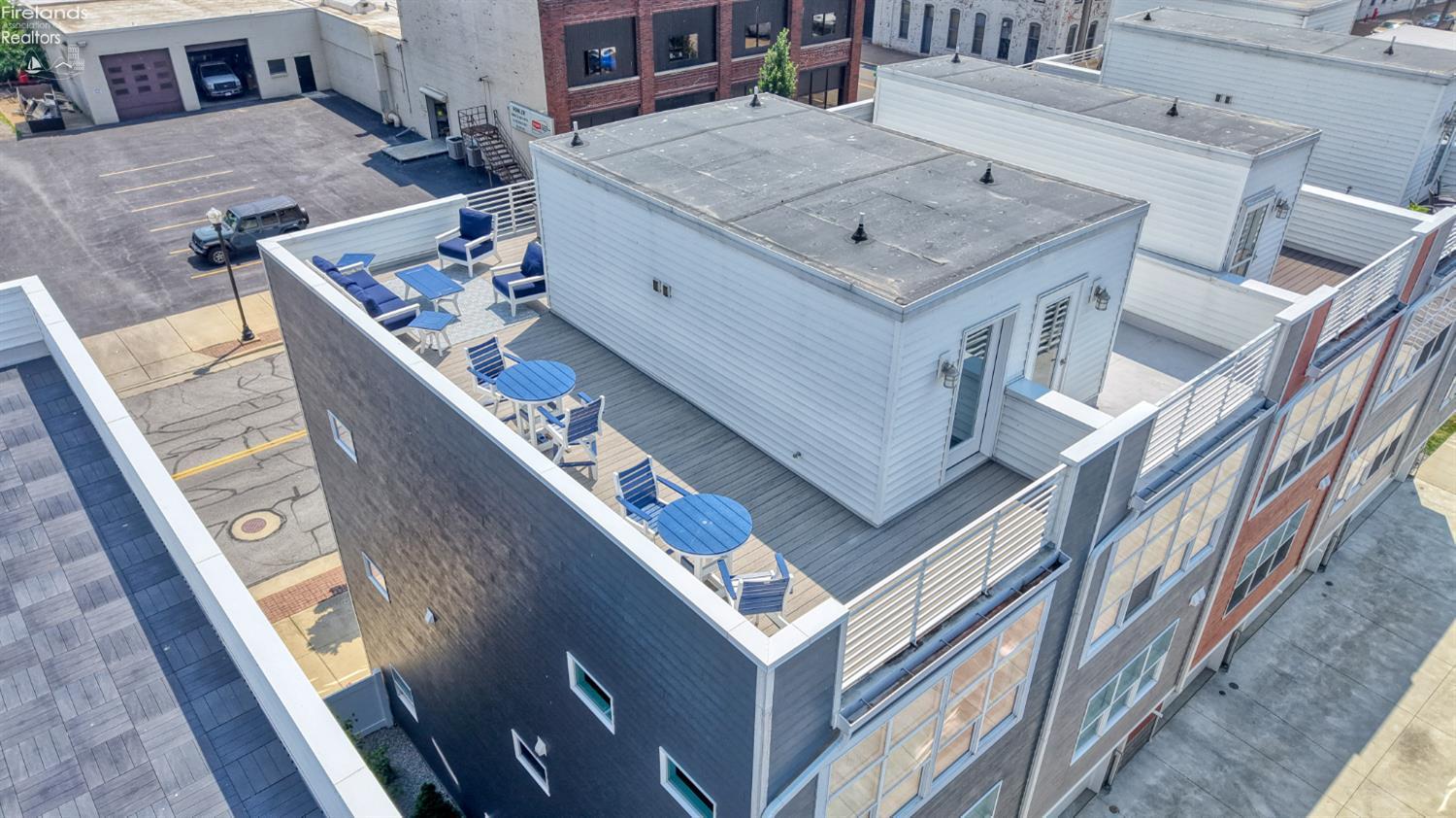 Sandusky, Ohio 44870, United States, 2 Bedrooms Bedrooms, ,3 BathroomsBathrooms,Residential,Pending,180557