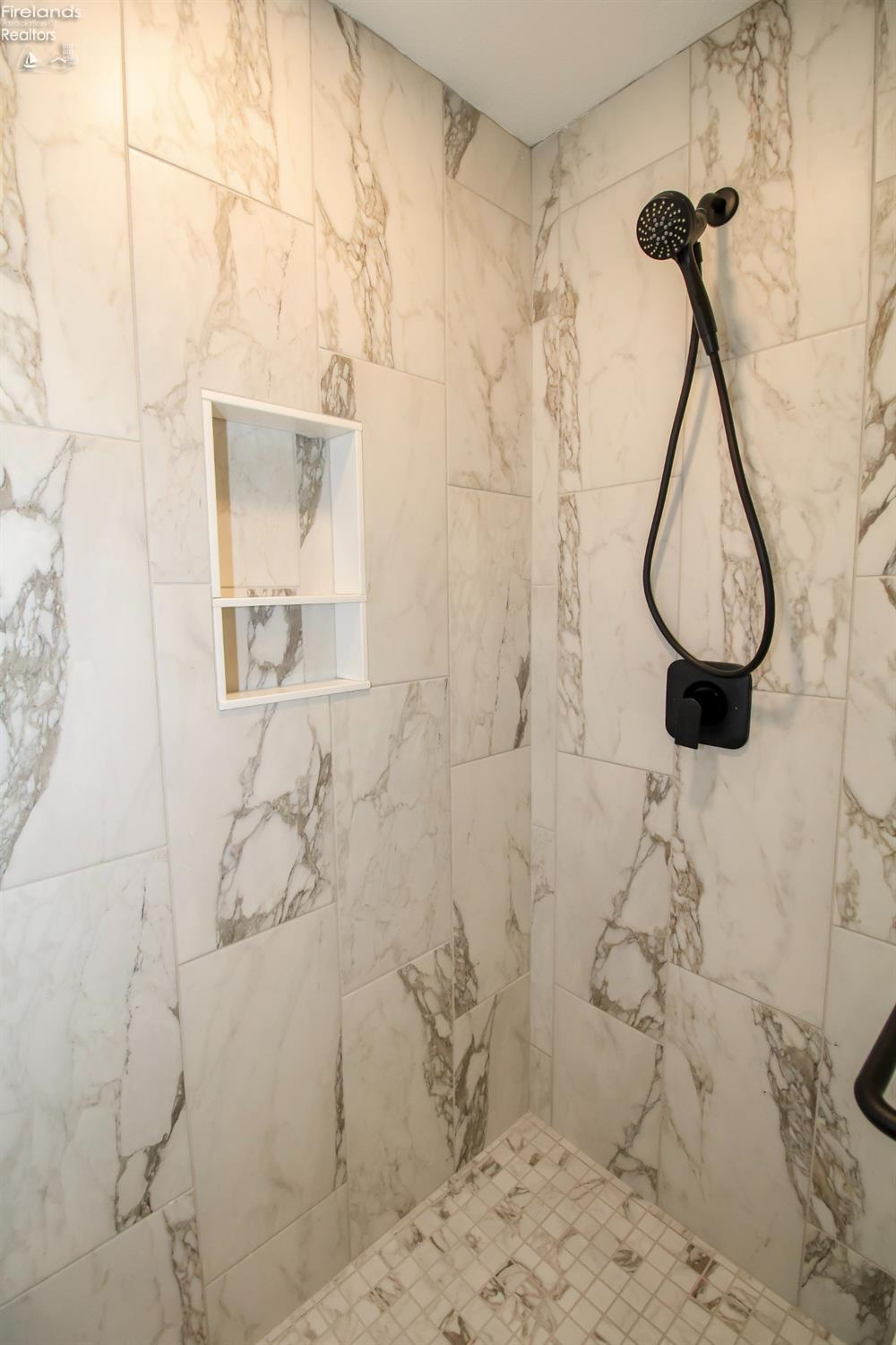 Sandusky, Ohio 44870, United States, 2 Bedrooms Bedrooms, ,3 BathroomsBathrooms,Residential,Pending,180557