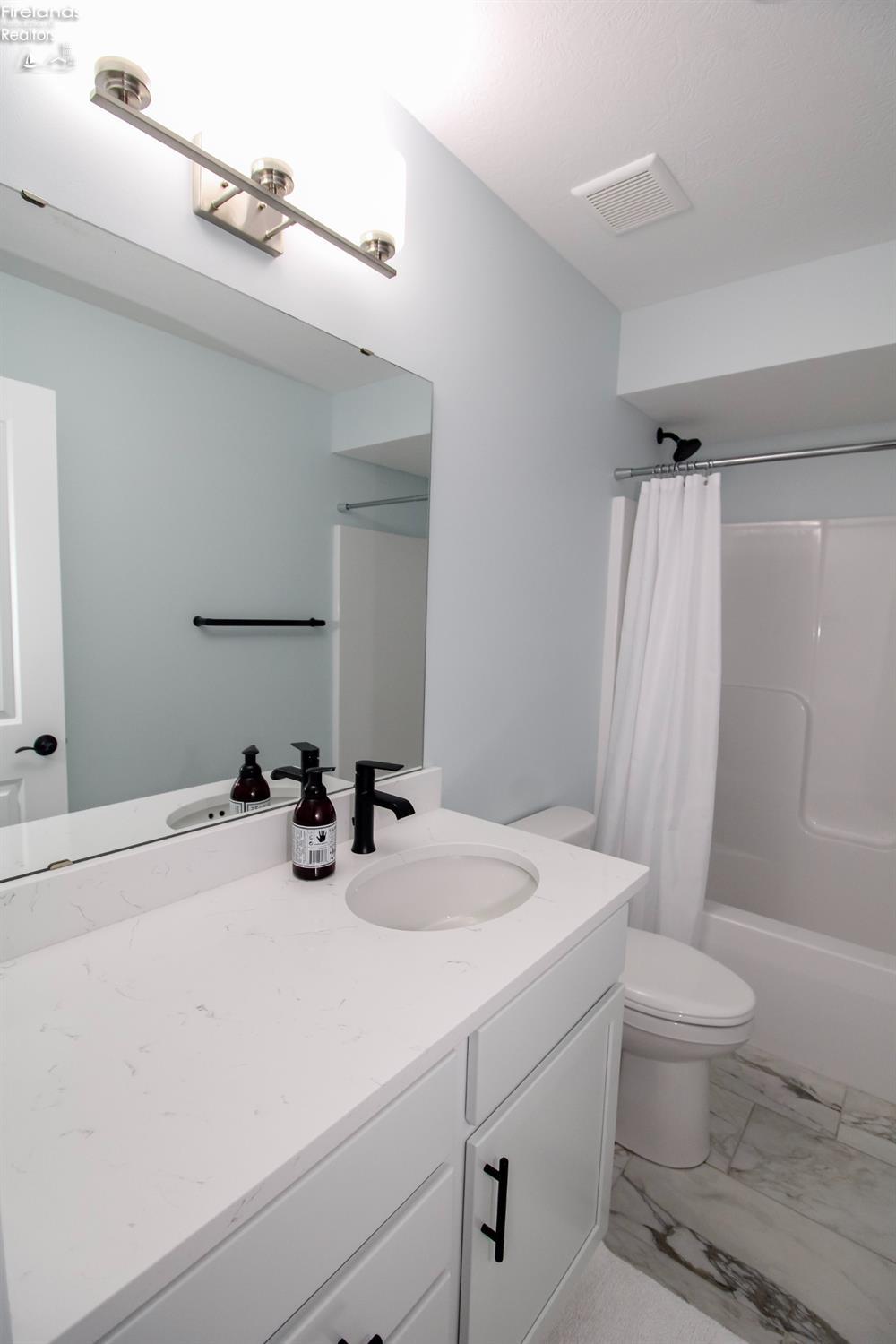 Sandusky, Ohio 44870, United States, 2 Bedrooms Bedrooms, ,3 BathroomsBathrooms,Residential,Pending,180557