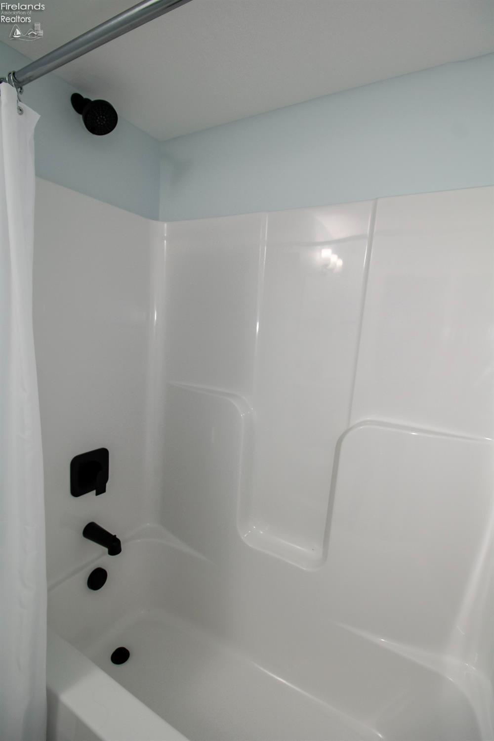 Sandusky, Ohio 44870, United States, 2 Bedrooms Bedrooms, ,3 BathroomsBathrooms,Residential,Pending,180557