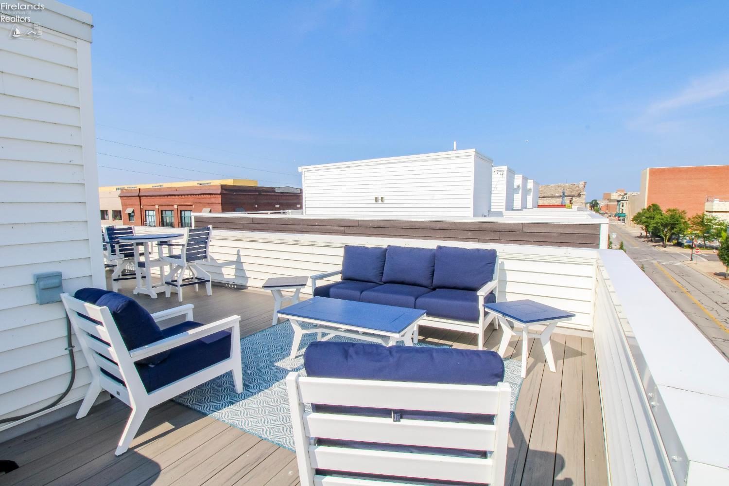 Sandusky, Ohio 44870, United States, 2 Bedrooms Bedrooms, ,3 BathroomsBathrooms,Residential,Pending,180557