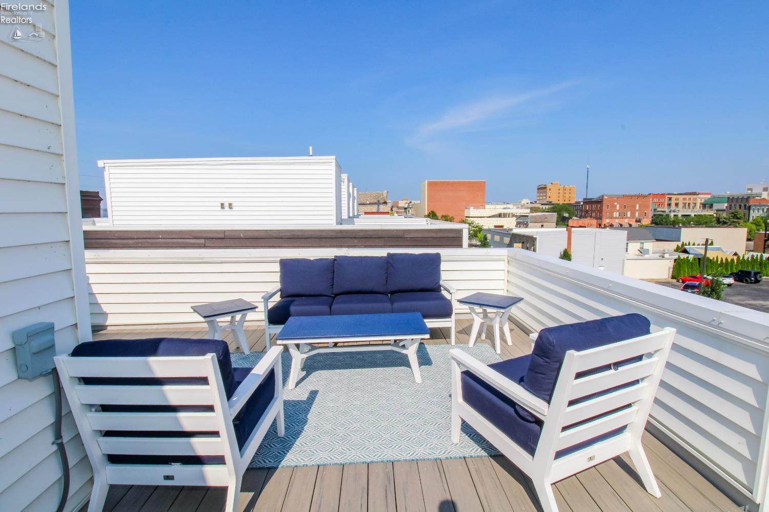 Sandusky, Ohio 44870, United States, 2 Bedrooms Bedrooms, ,3 BathroomsBathrooms,Residential,Pending,180557