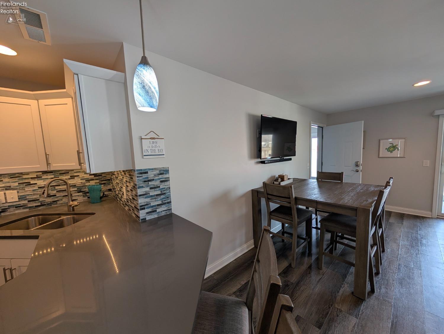 2568 S Waterside Court #211, Marblehead, Ohio image 16