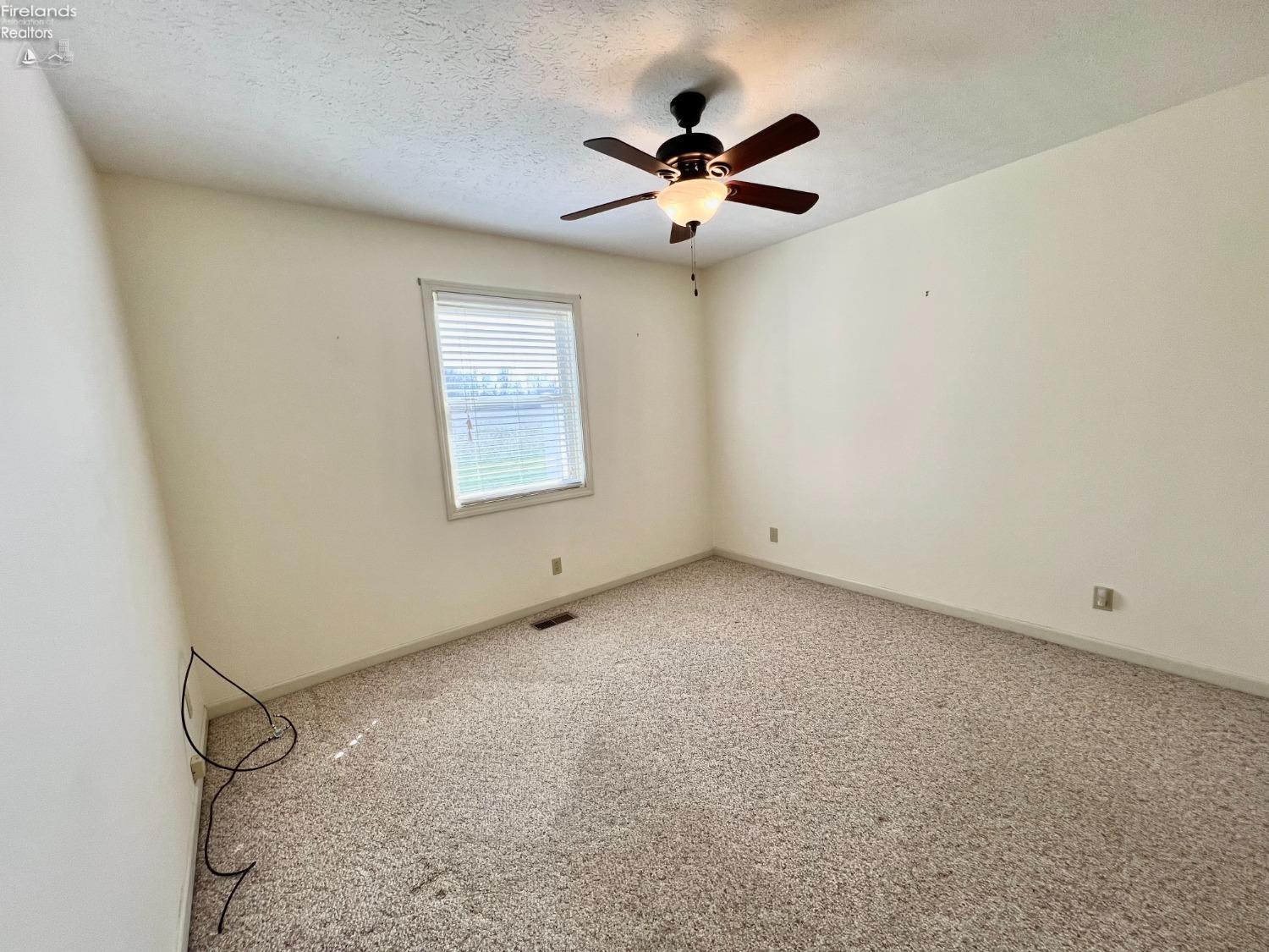 450 Autumnwood Drive, Tiffin, Ohio image 8