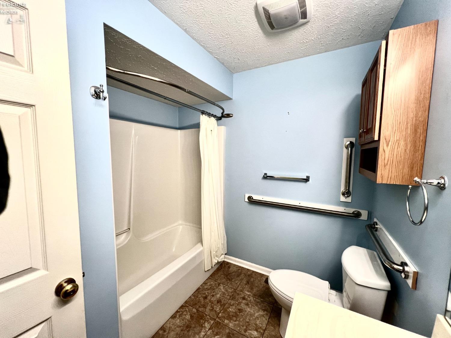 450 Autumnwood Drive, Tiffin, Ohio image 11