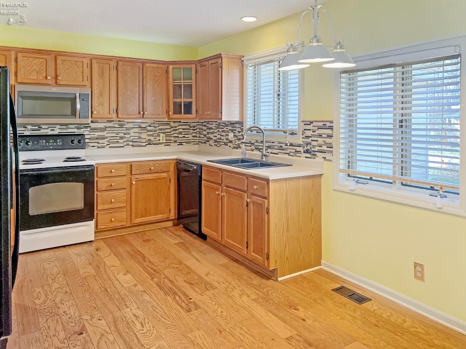 450 Autumnwood Drive, Tiffin, Ohio image 4