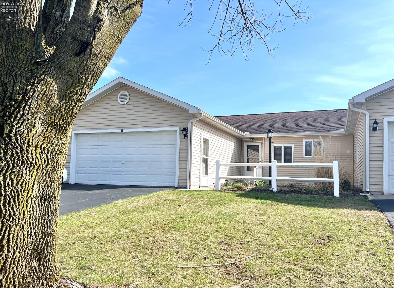 450 Autumnwood Drive, Tiffin, Ohio image 1