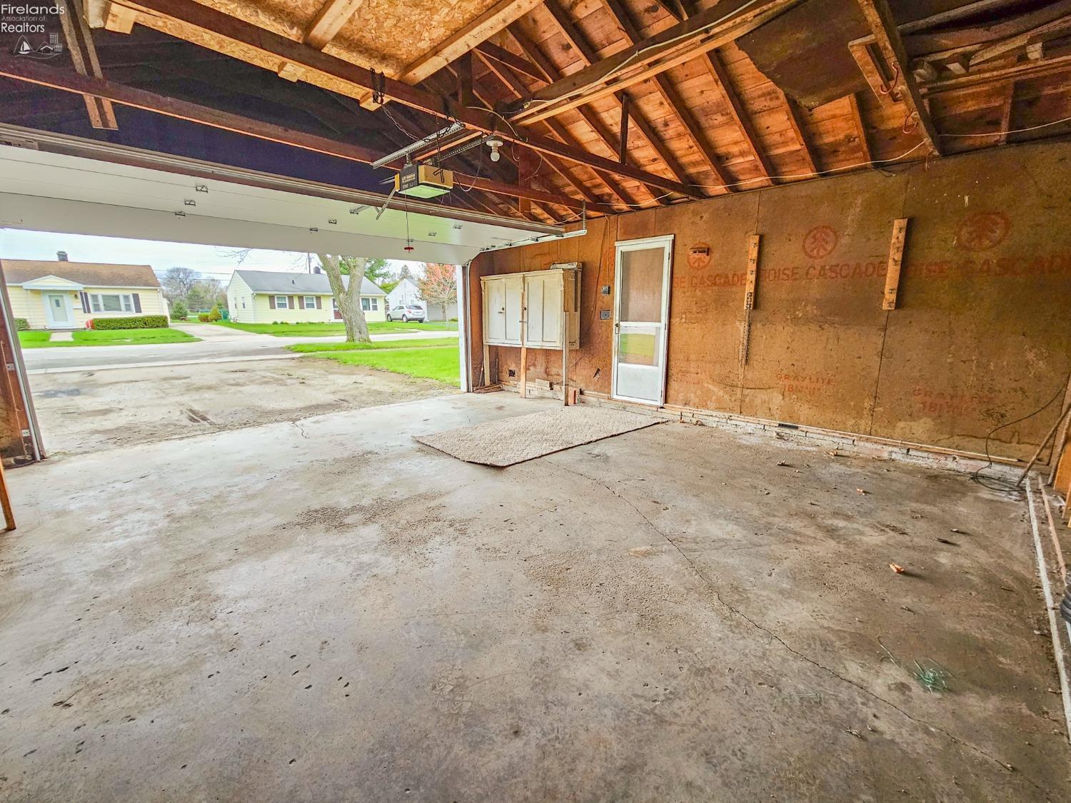 1307 S Fleetwood Drive, Fremont, Texas image 5