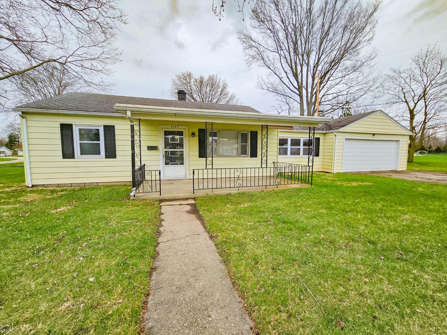 1307 S Fleetwood Drive, Fremont, Texas image 3