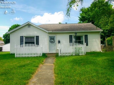 Homes For Sale - 514 Kensington St<br/> Bellevue, OH 44811