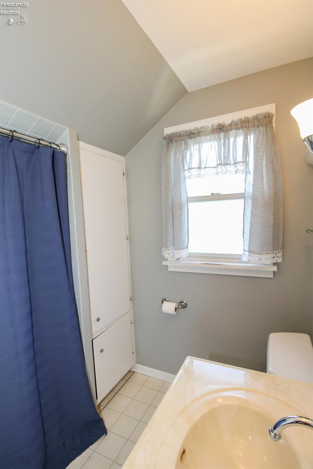 Sandusky, Ohio 44870, United States, 3 Bedrooms Bedrooms, ,2 BathroomsBathrooms,Residential,Active,165587