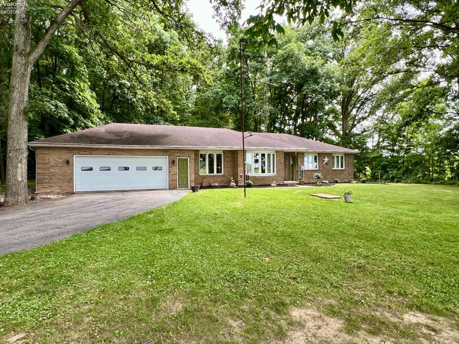 660 W County Road 6 Drive, Tiffin, Ohio image 2