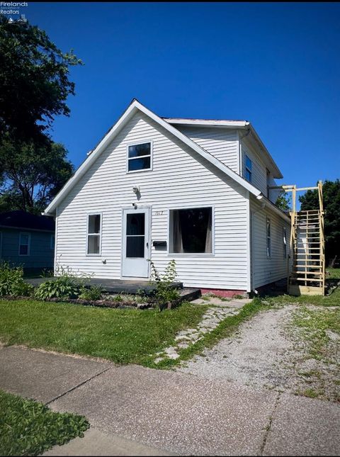 Homes For Sale - 1917 Clinton Street<br/> Sandusky, OH 44870