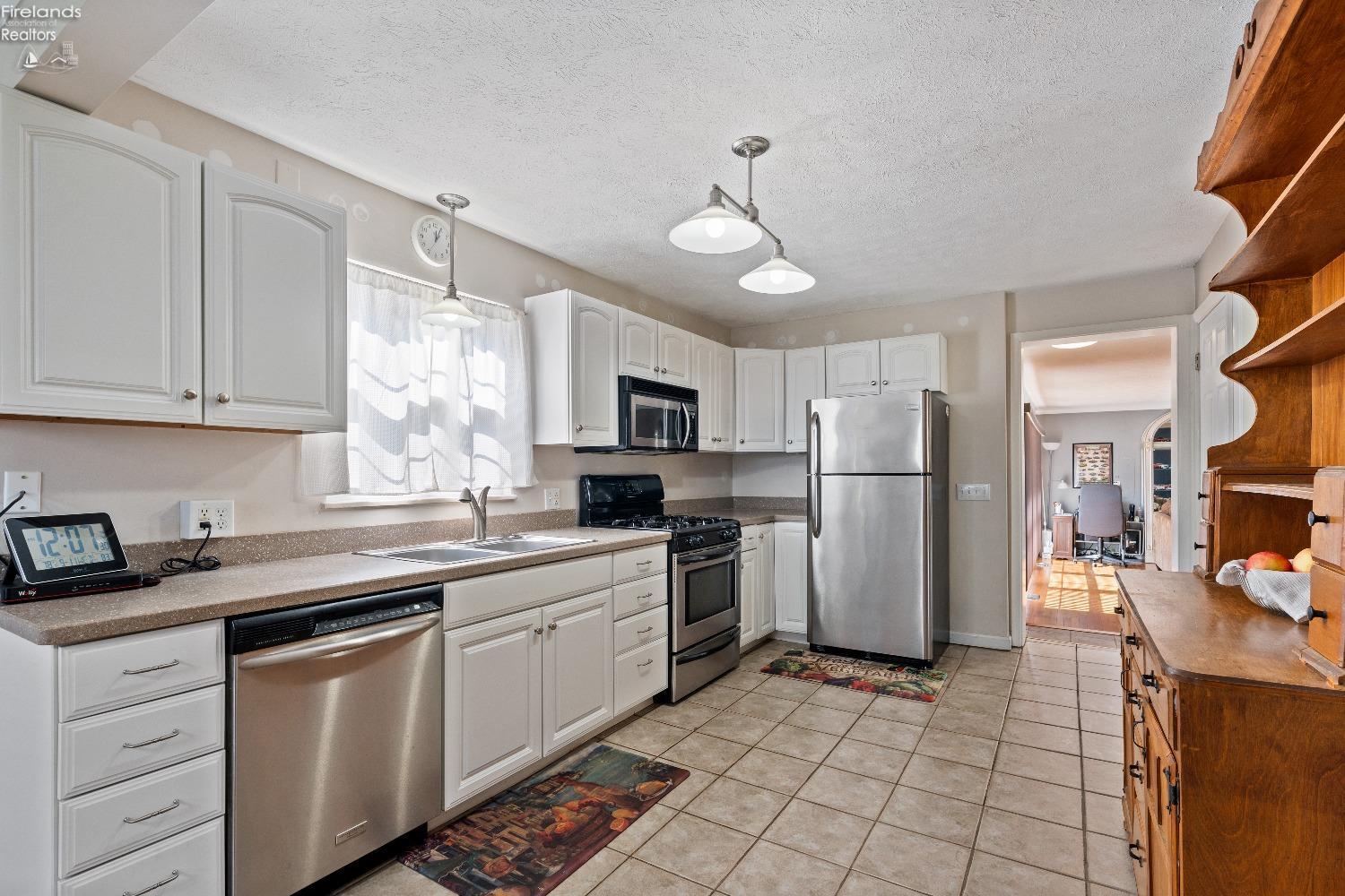 208 SE Cedar Brook Lane, Sandusky, Ohio image 11