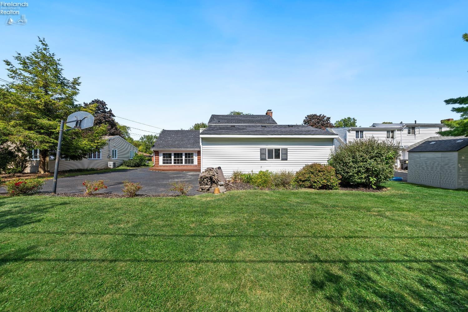 208 SE Cedar Brook Lane, Sandusky, Ohio image 50
