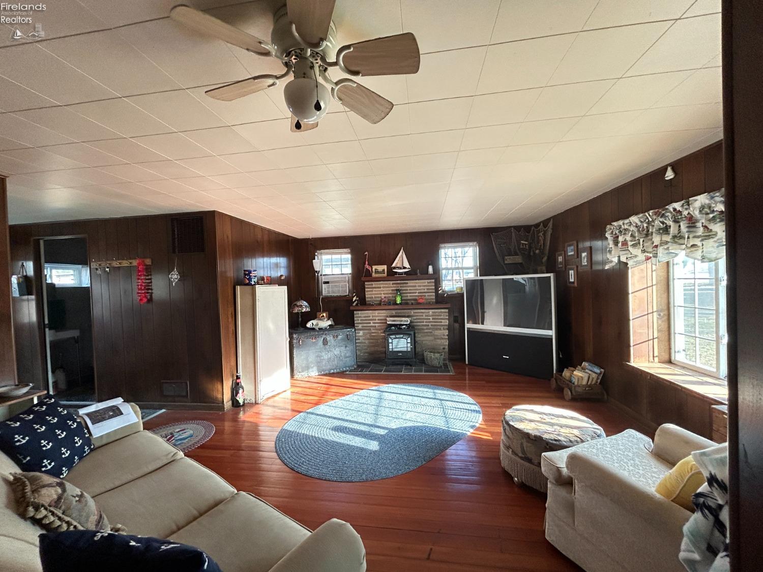 6626 N Earl Avenue, Oak Harbor, Ohio image 5