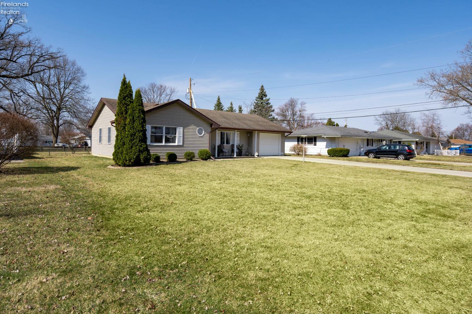 780 Lawndale Drive, Fremont, Ohio image 2