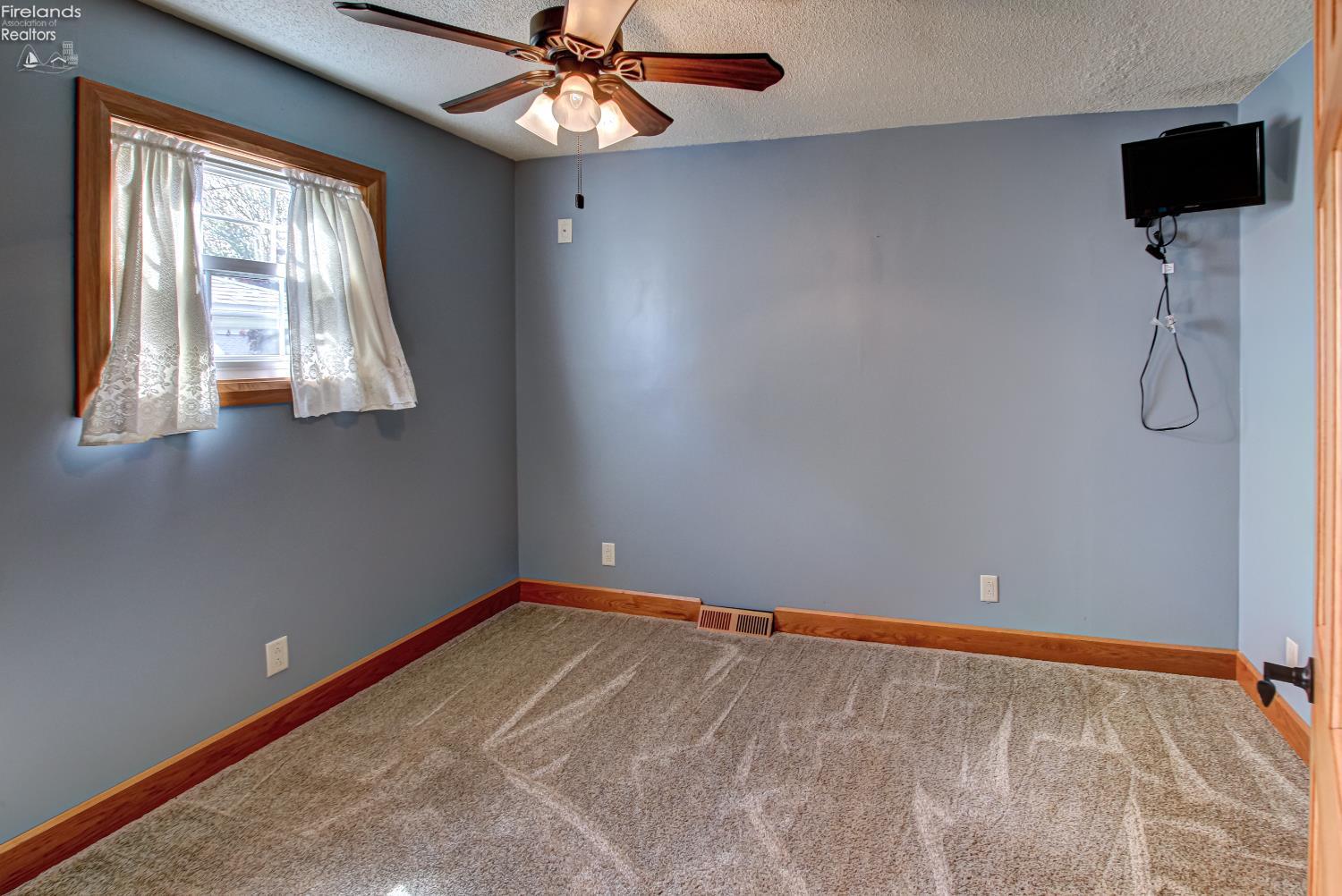 5475 E Mabel Drive, Port Clinton, Texas image 23