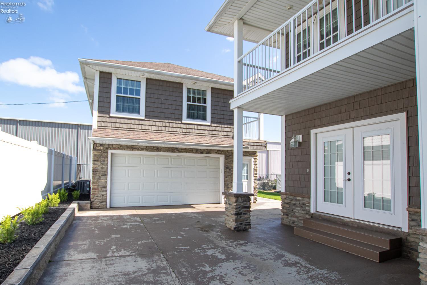 5475 E Mabel Drive, Port Clinton, Texas image 7