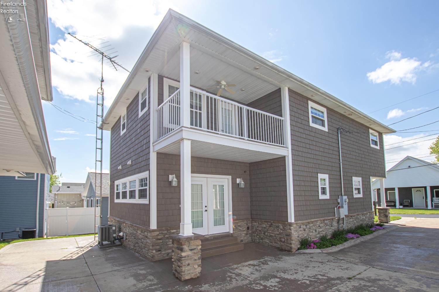 5475 E Mabel Drive, Port Clinton, Texas image 8