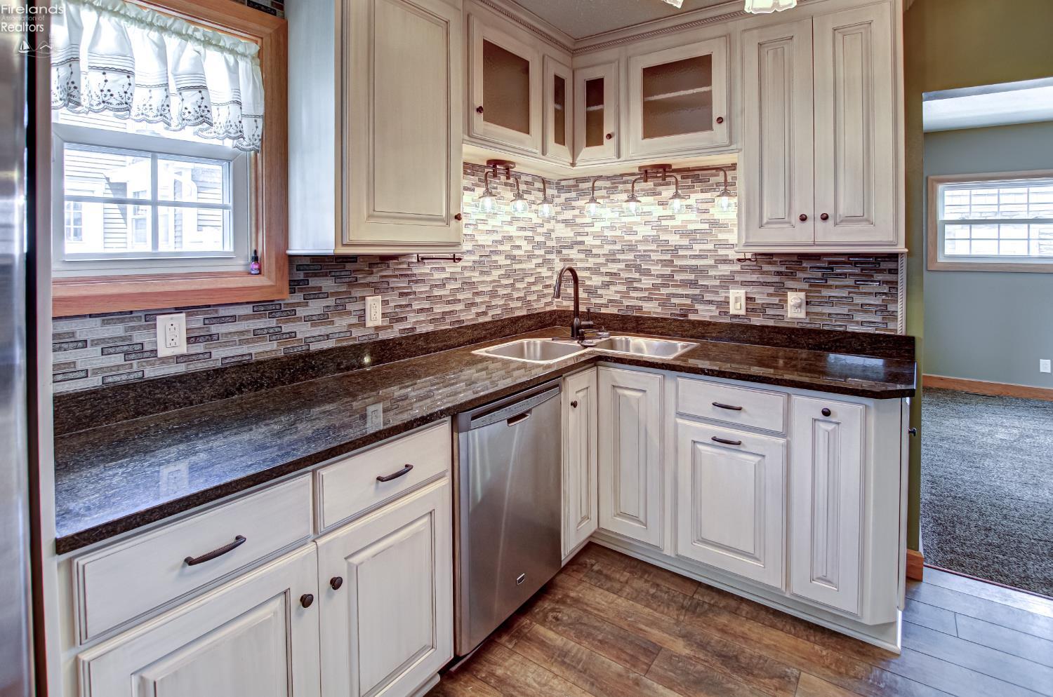 5475 E Mabel Drive, Port Clinton, Texas image 13