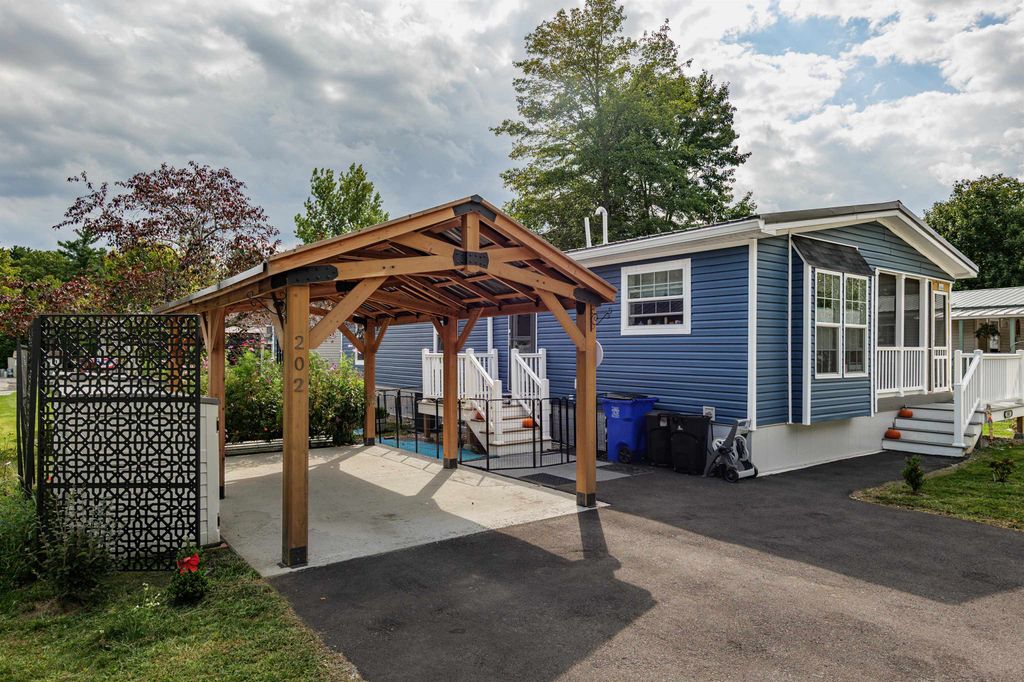 Photo of 202 Robinhood Drive, Exeter, NH 03833 (MLS # 5061507)