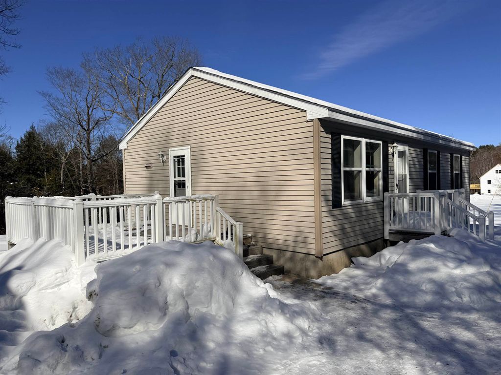 Photo of 98 Ledge Hill Road, Tuftonboro, NH 03816 (MLS # 5076399)