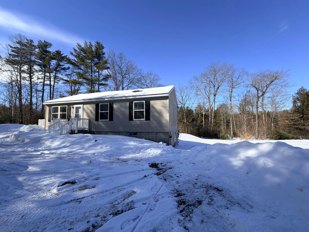 Photo of 98 Ledge Hill Road, Tuftonboro, NH 03816 (MLS # 5076399)