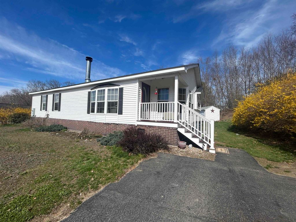 Photo of 18 Ivy Lane, Farmington, NH 03835 (MLS # 5074790)