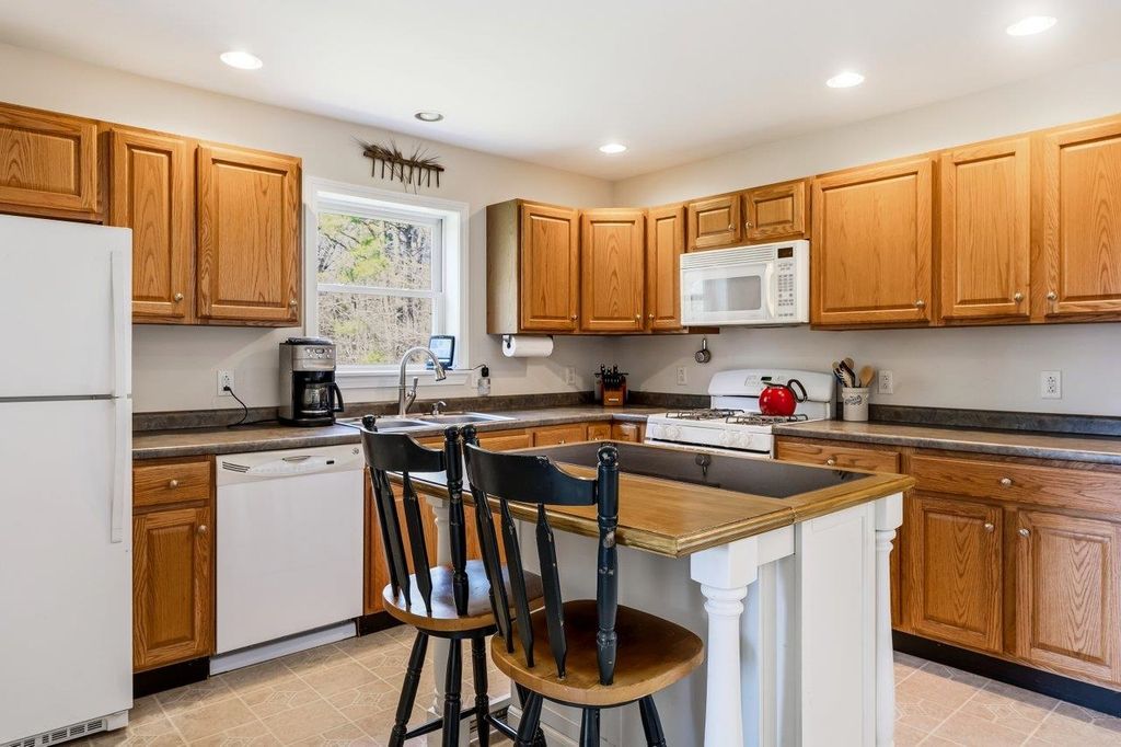 Photo of 345 Stage Road, Nottingham, NH 03290 (MLS # 5085912)