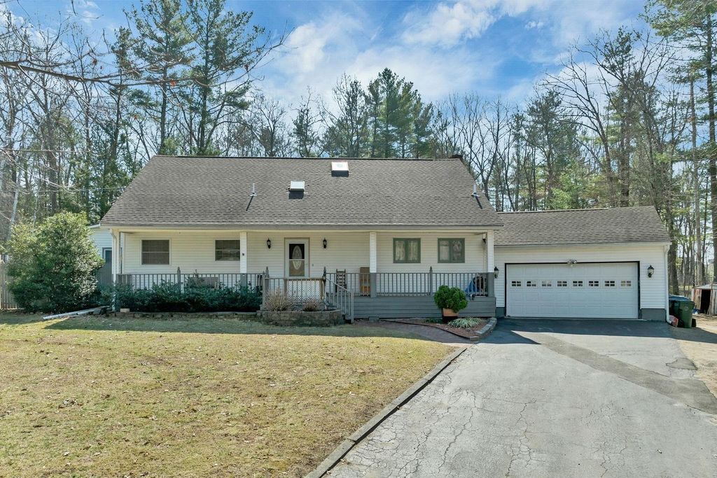 Photo of 3 Lancaster Drive, Londonderry, NH 03053 (MLS # 5084078)