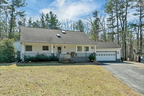 Photo of 3 Lancaster Drive, Londonderry, NH 03053 (MLS # 5084078)