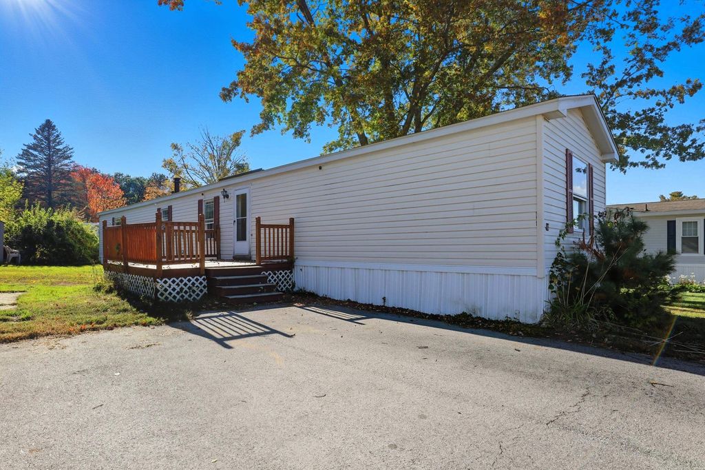 Photo of 10 Lane Drive, Allenstown, NH 03275 (MLS # 5065062)