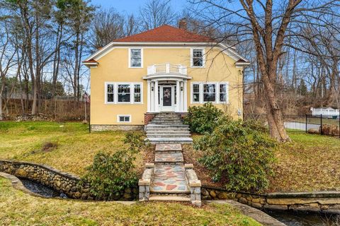 Photo of 483 Walnut Street, Manchester, NH 03104 (MLS # 5082956)