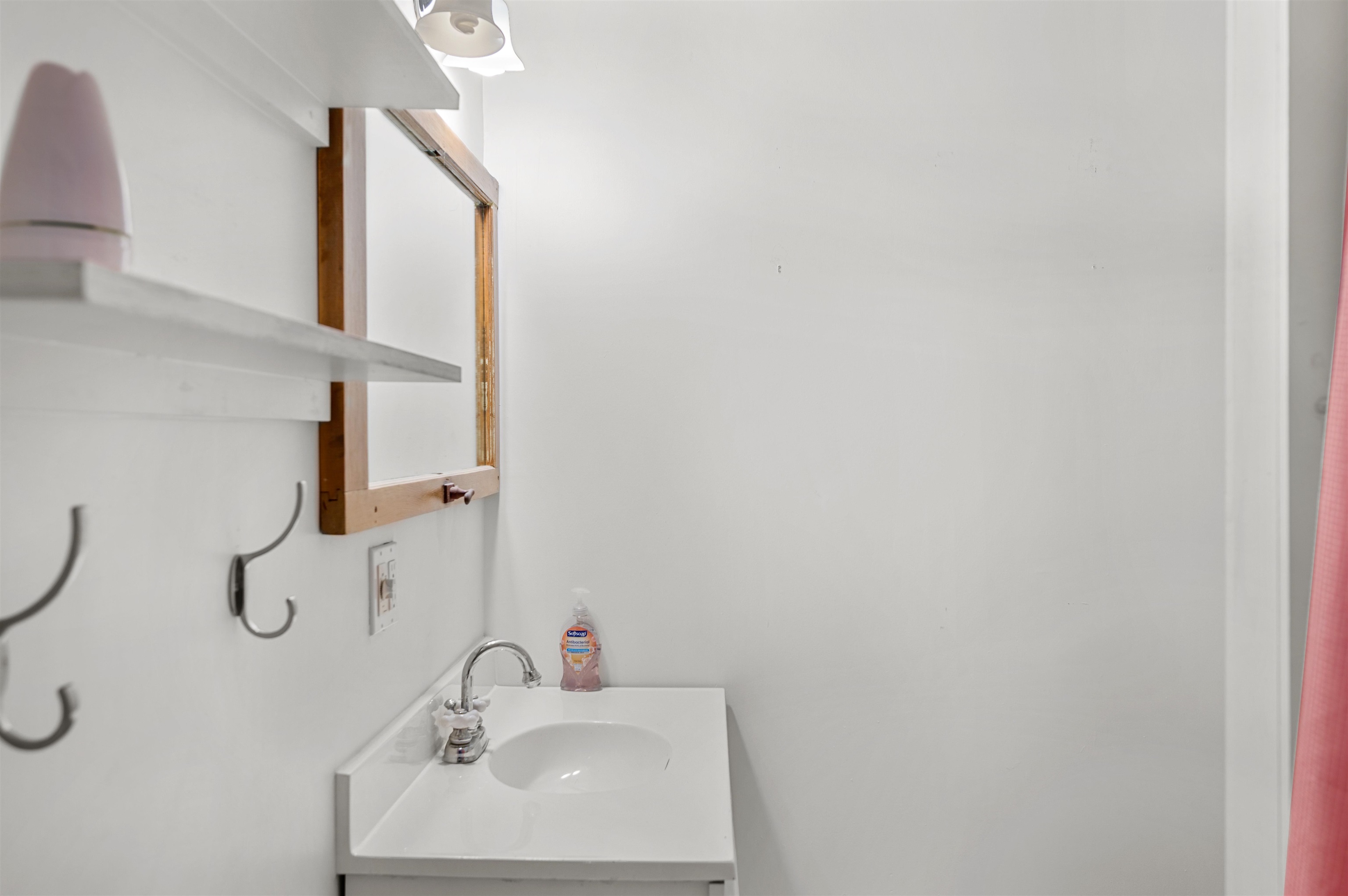 Elmore, Vermont 05657, United States, 3 Bedrooms Bedrooms, ,2 BathroomsBathrooms,Residential,Active,169188