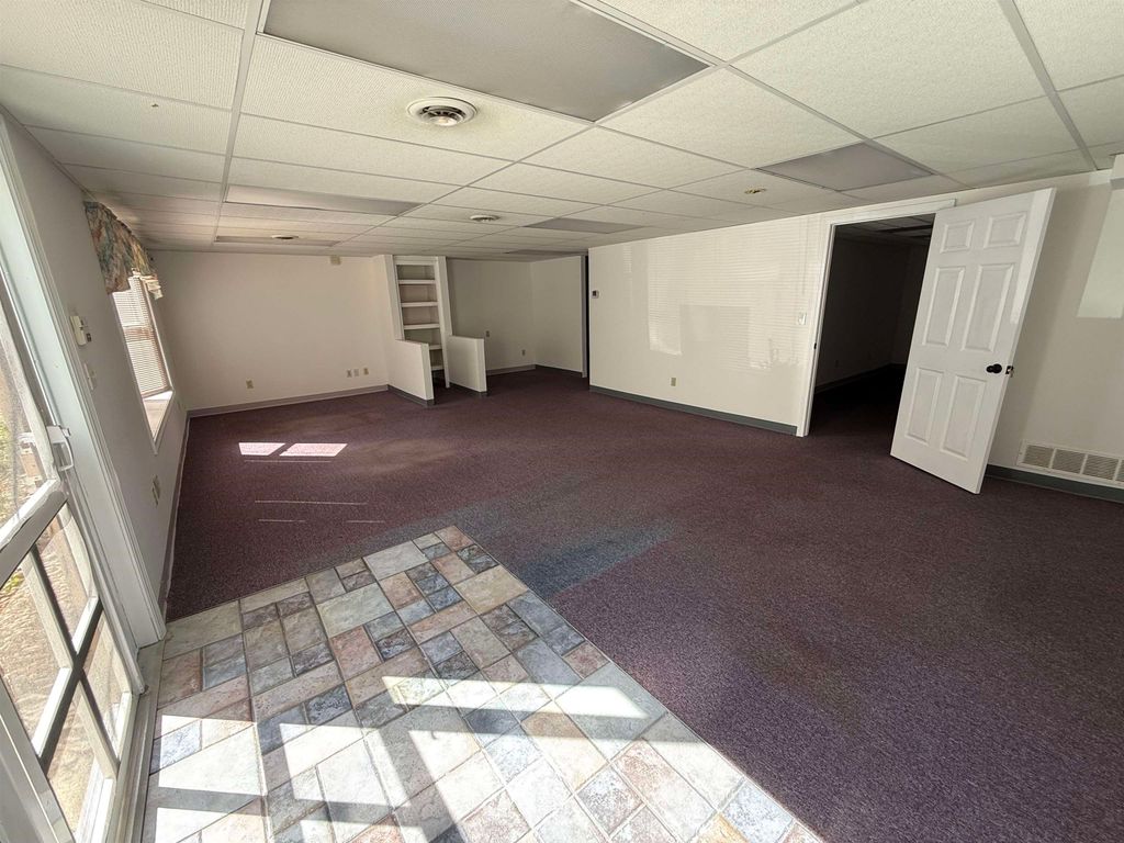Photo of 12 Parmenter Road #D6, Londonderry, NH 03053 (MLS # 5046140)