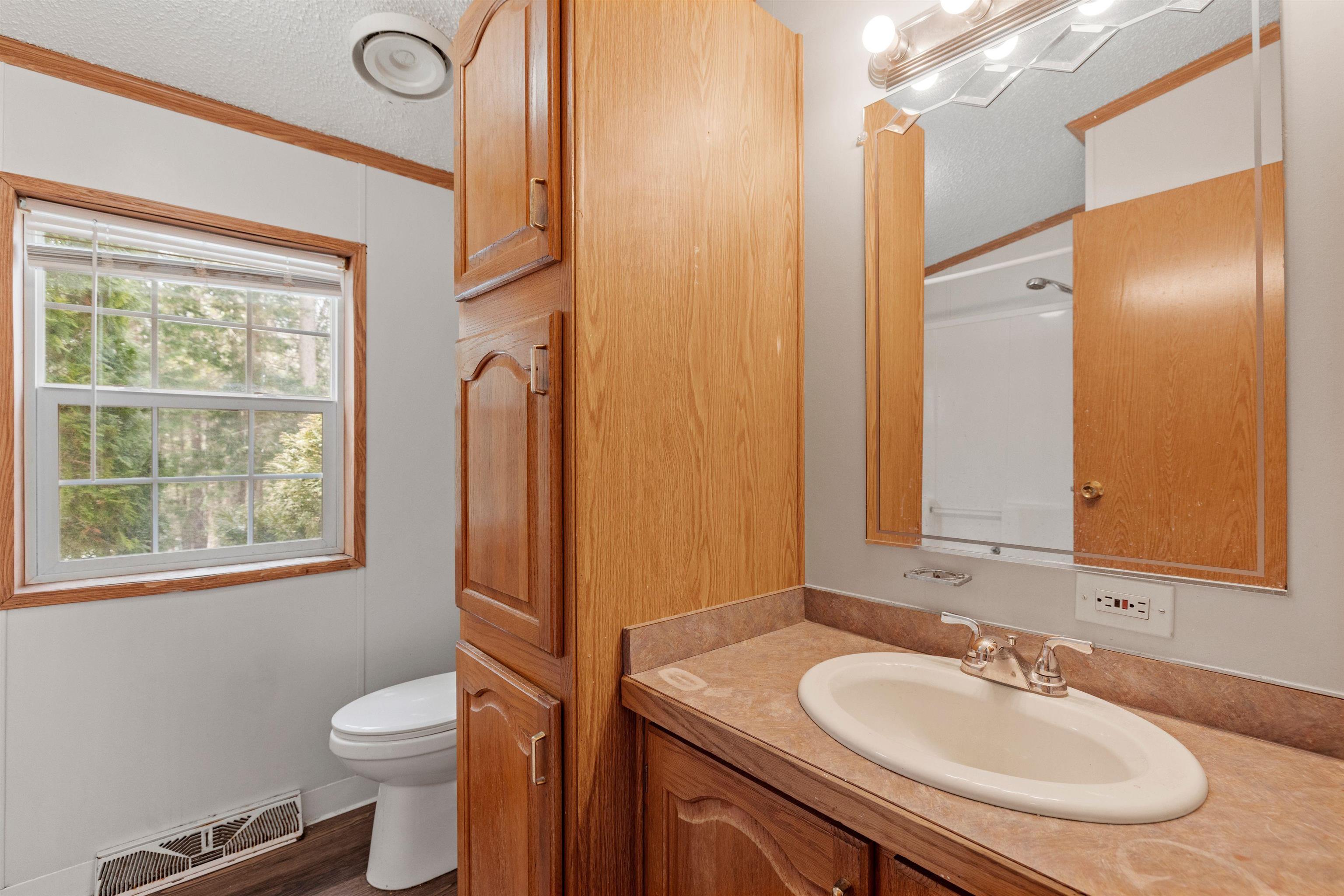 Barnstead, New Hampshire 03225, United States, 3 Bedrooms Bedrooms, ,2 BathroomsBathrooms,Residential,Active,96639