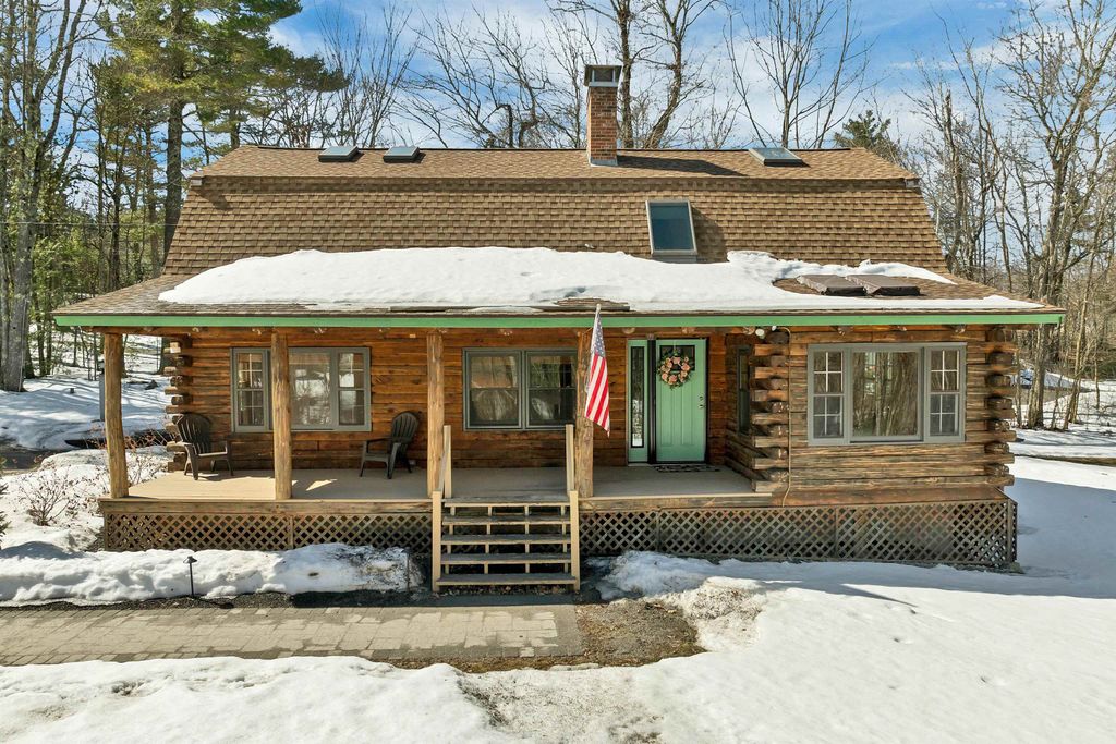 Photo of 124 Hovey Road, Londonderry, NH 03053 (MLS # 5078464)