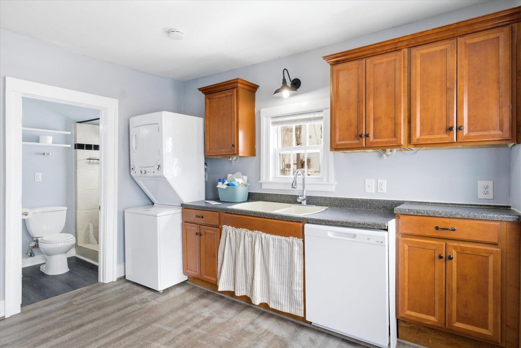 Photo of 35 Broadway Street, Pembroke, NH 03275 (MLS # 5083082)