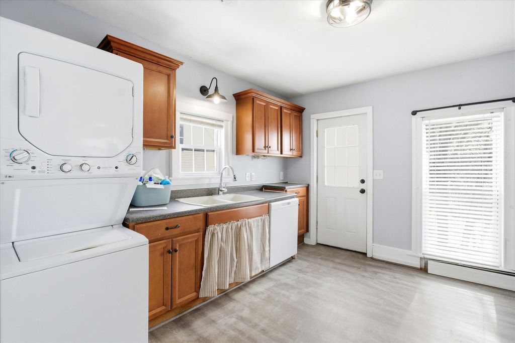 Photo of 35 Broadway Street, Pembroke, NH 03275 (MLS # 5083082)