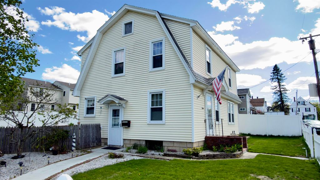 Photo of 15 Hayes Avenue, Manchester, NH 03103 (MLS # 5089315)