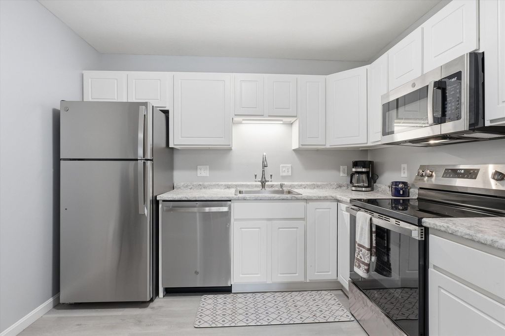 Photo of 15 Lovell Street #17, Nashua, NH 03060 (MLS # 5081572)