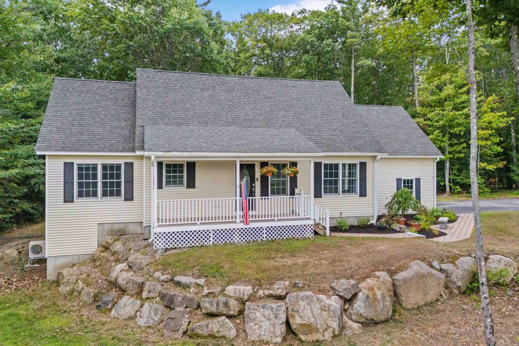 Photo of 31 Ingalls Terrace, Alton, NH 03809 (MLS # 5084594)