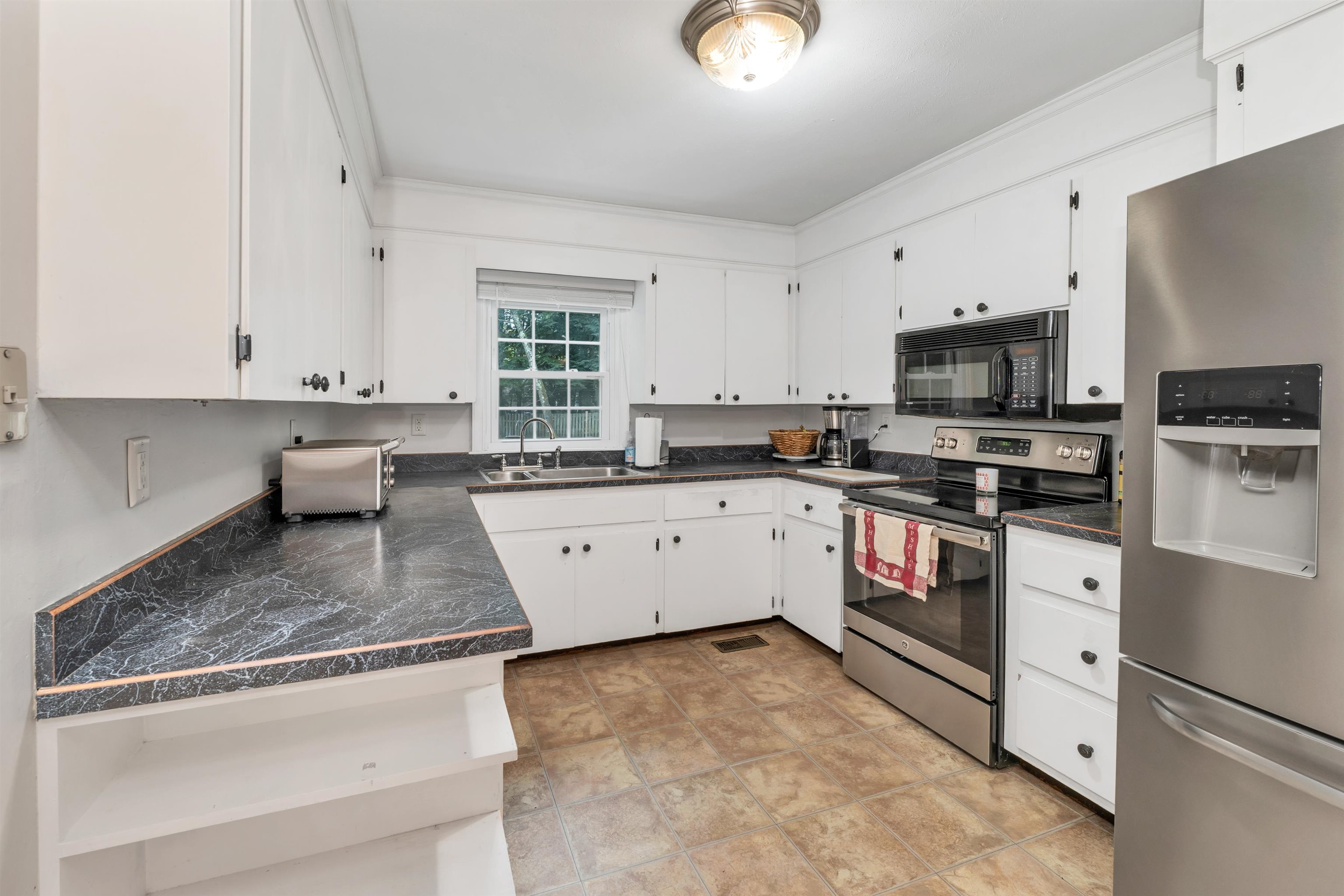 Hopkinton, New Hampshire 03229, United States, 3 Bedrooms Bedrooms, ,3 BathroomsBathrooms,Residential,Active,168595